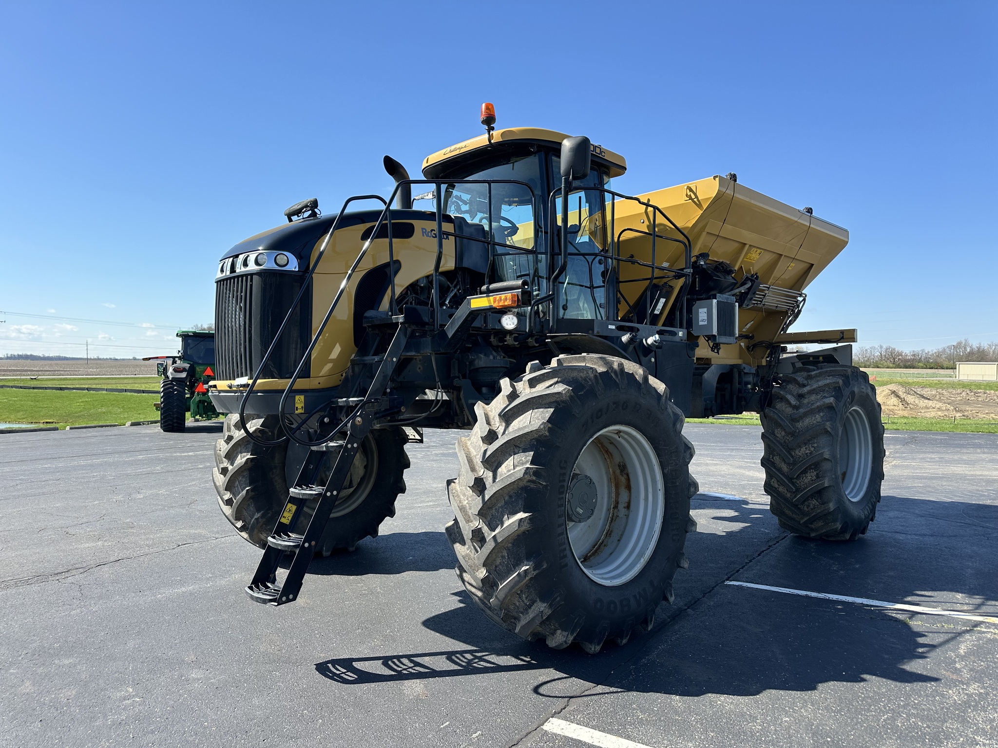 2019 RoGator RG1300C Image 3