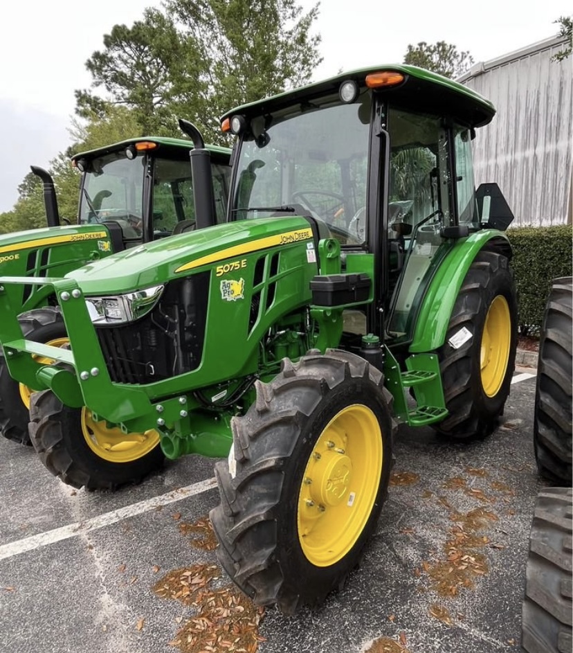 2024 John Deere 5075E Image 2
