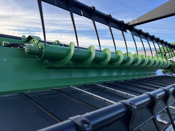 Used 2014 John Deere 640D Combine Platforms at Horizon Ag & Turf in High Prairie, AB - Photo2