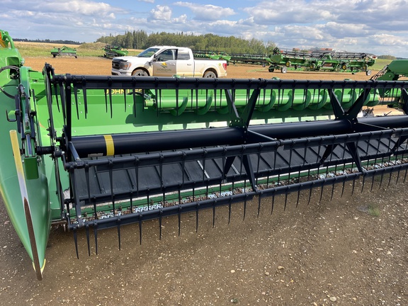 Used 2014 John Deere 640D Combine Platforms at Horizon Ag & Turf in High Prairie, AB - Photo3