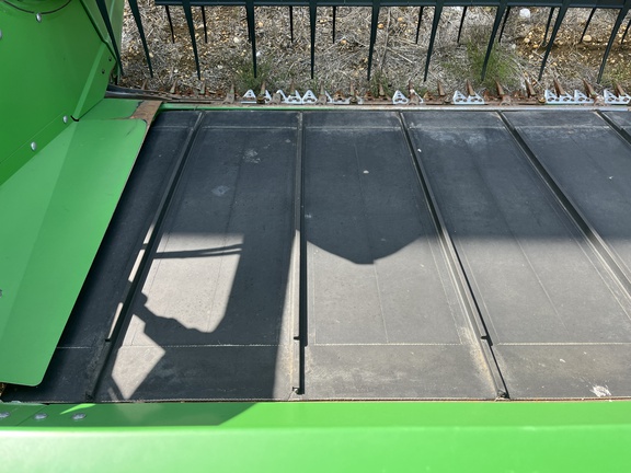 Used 2014 John Deere 640D Combine Platforms at Horizon Ag & Turf in High Prairie, AB - Photo7