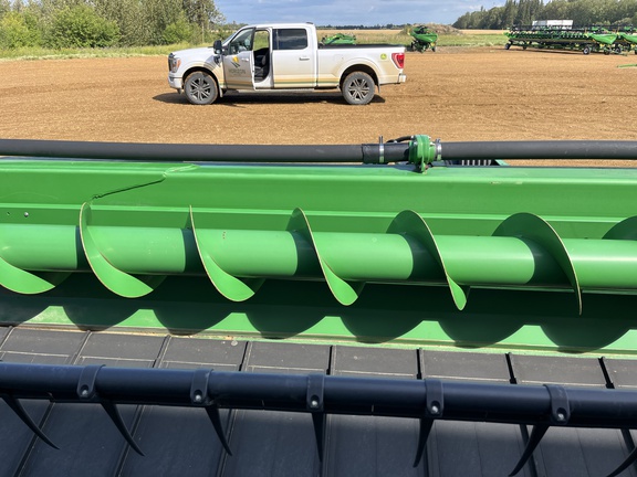 Used 2014 John Deere 640D Combine Platforms at Horizon Ag & Turf in High Prairie, AB - Photo15