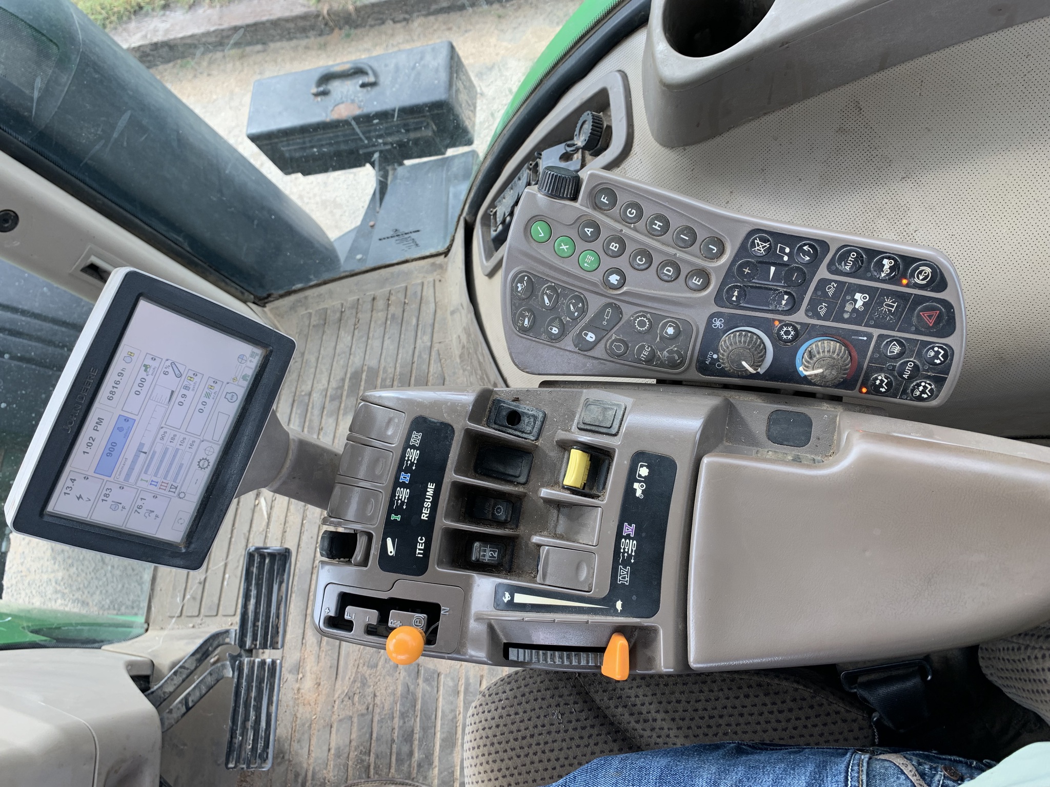 2012 John Deere 8310R Image 10