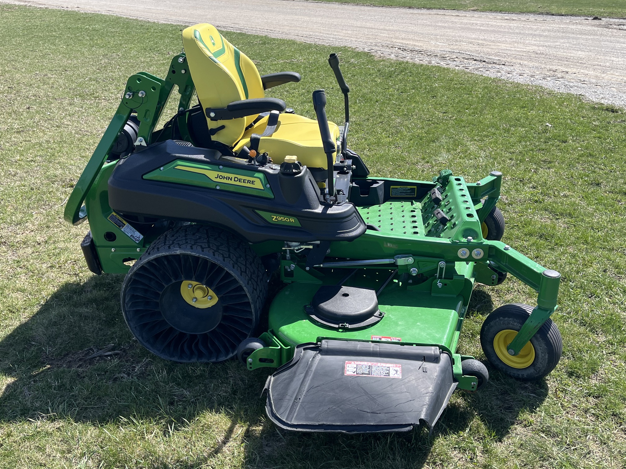 2024 John Deere Z950R Image 6