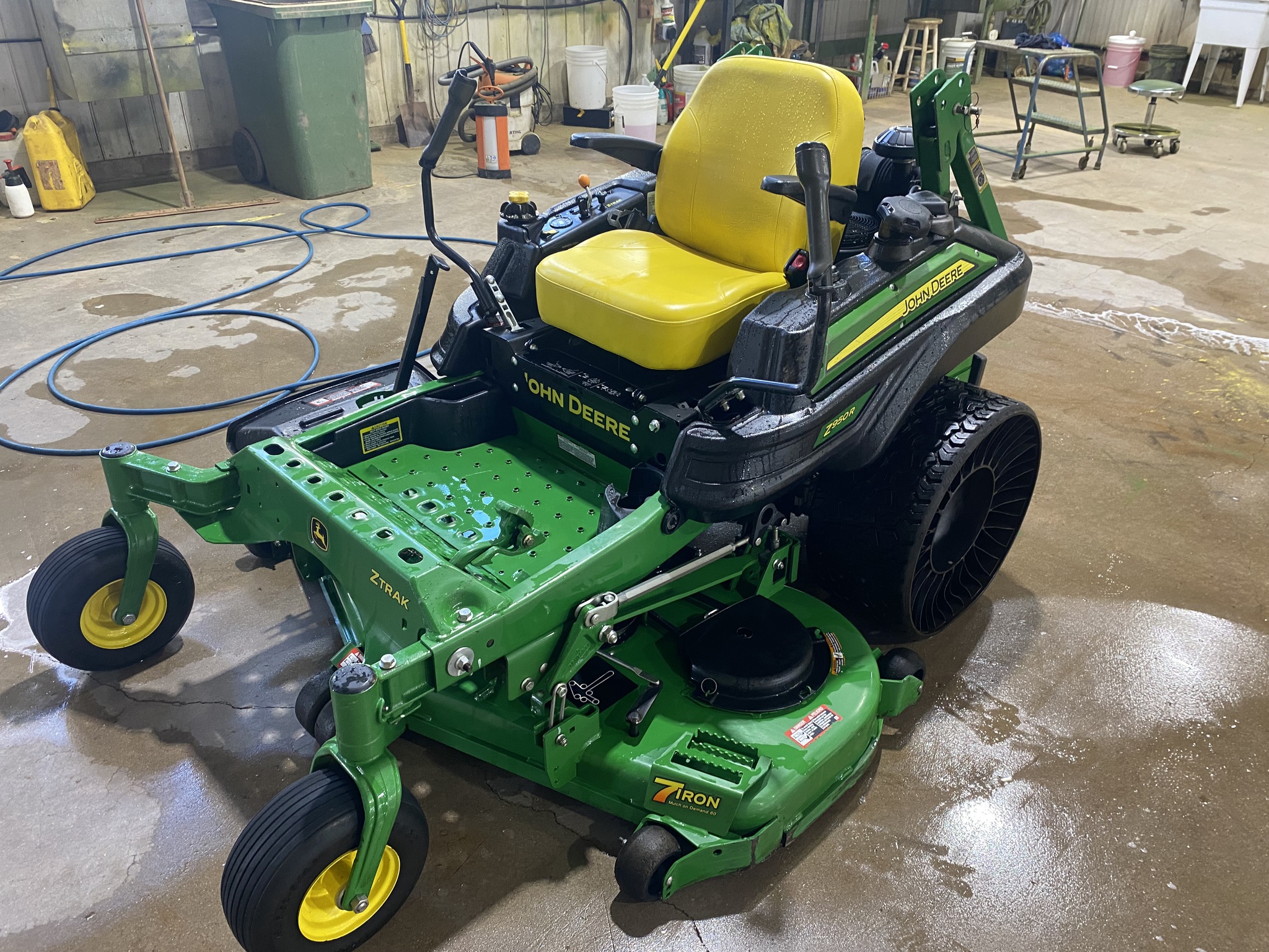 2018 John Deere Z950R Image 1
