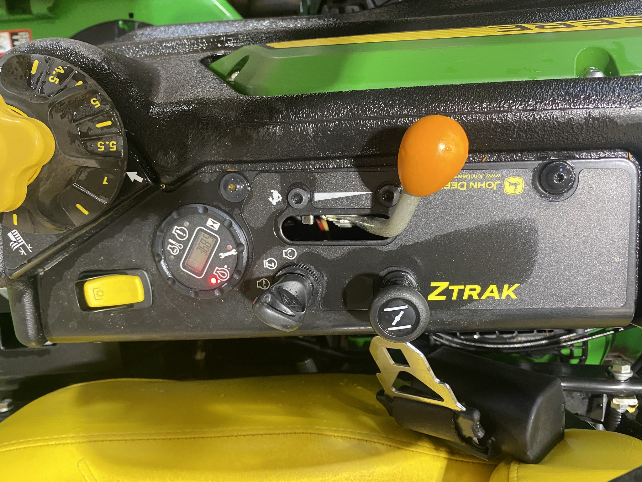 2018 John Deere Z950R Image 5