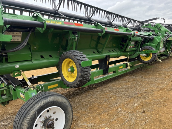 Used 2024 John Deere HD50R Combine Platforms at Horizon Ag & Turf in High Prairie, AB - Photo2