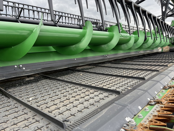 Used 2024 John Deere HD50R Combine Platforms at Horizon Ag & Turf in High Prairie, AB - Photo16