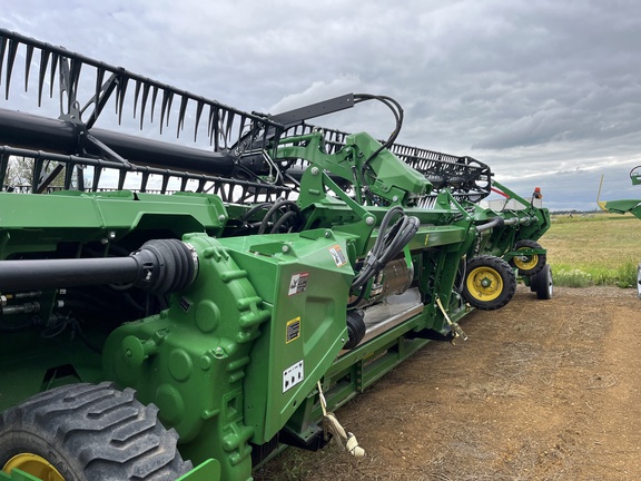 Used 2024 John Deere HD50R Combine Platforms at Horizon Ag & Turf in High Prairie, AB - Photo3