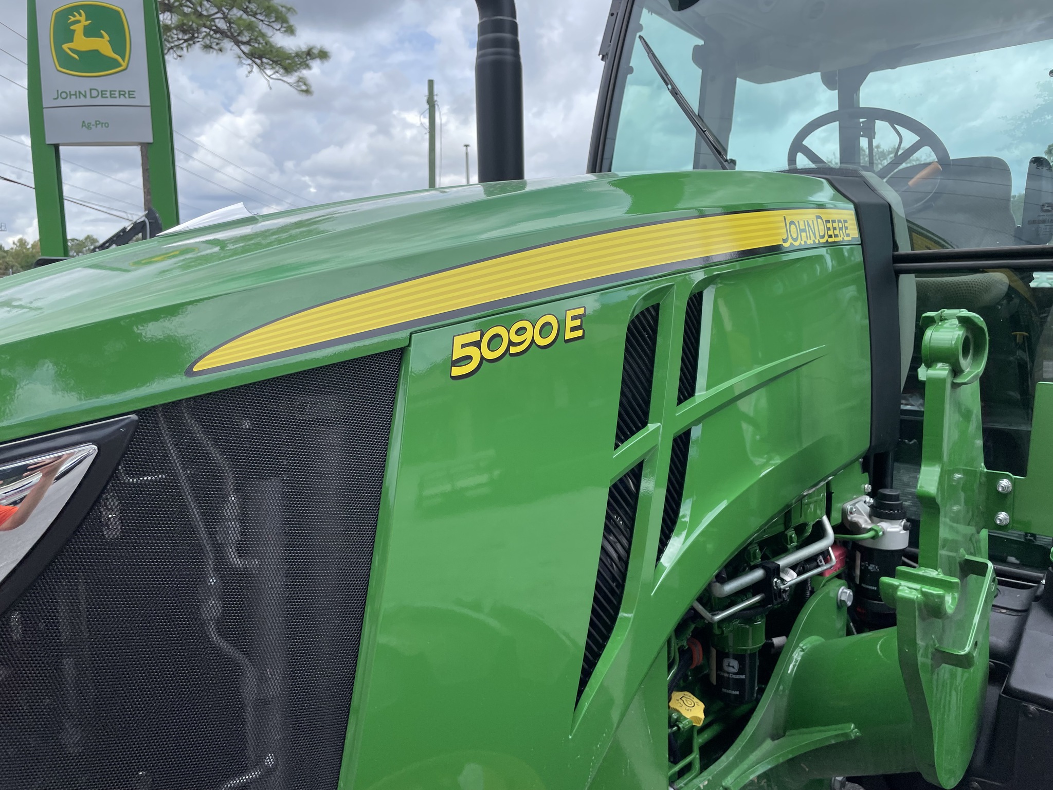 2025 John Deere 5090E Image 4