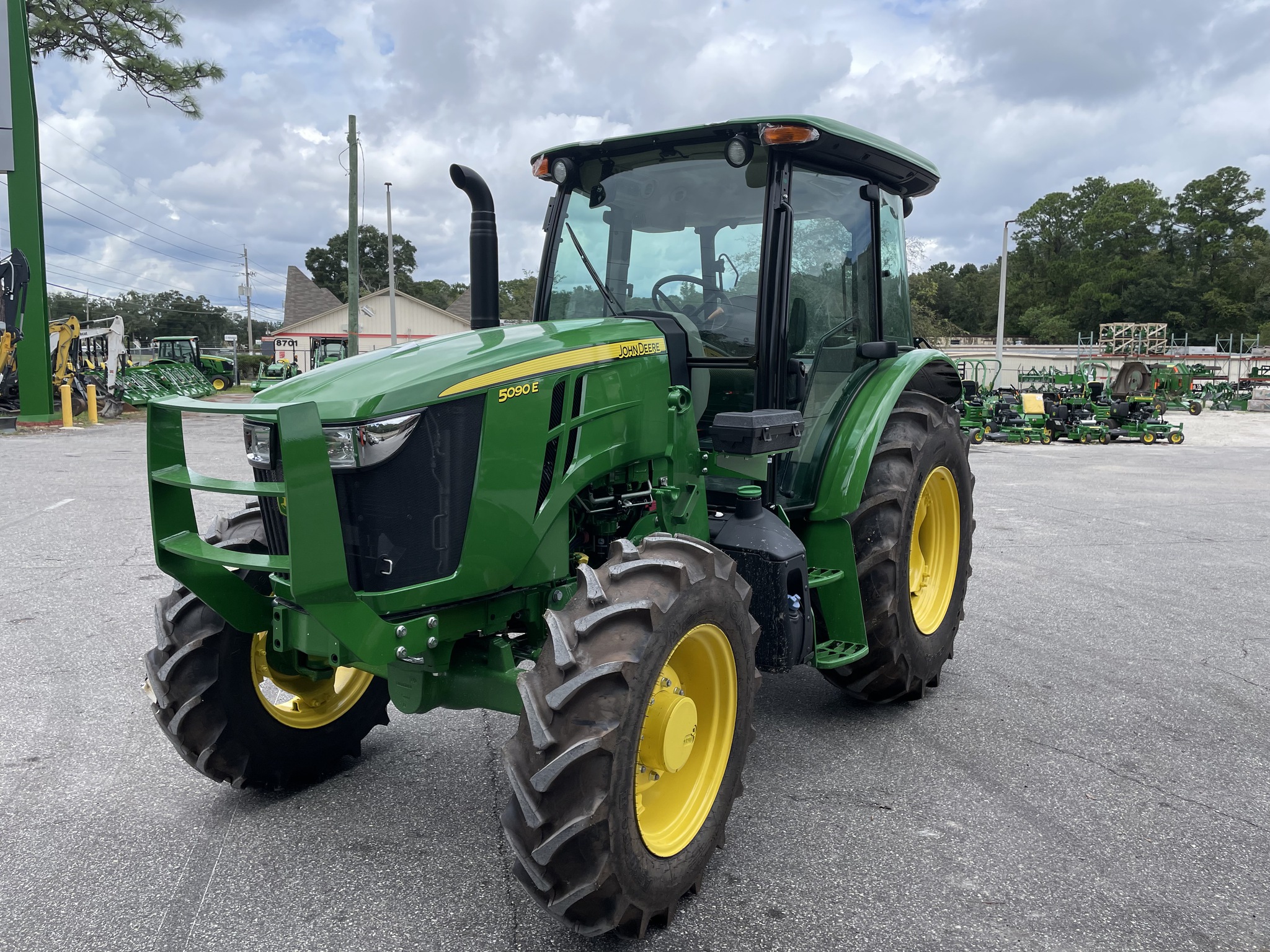 2025 John Deere 5090E Image 3