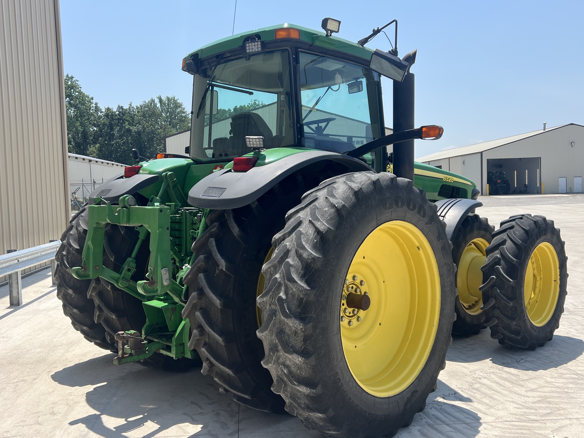 2004 John Deere 8320 Image 3