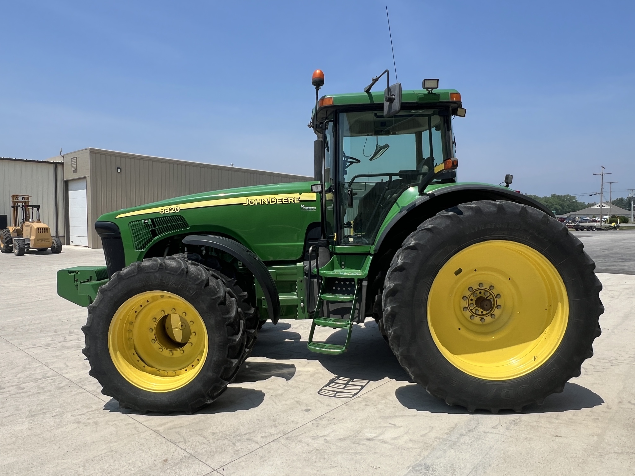 2004 John Deere 8320 Image 6