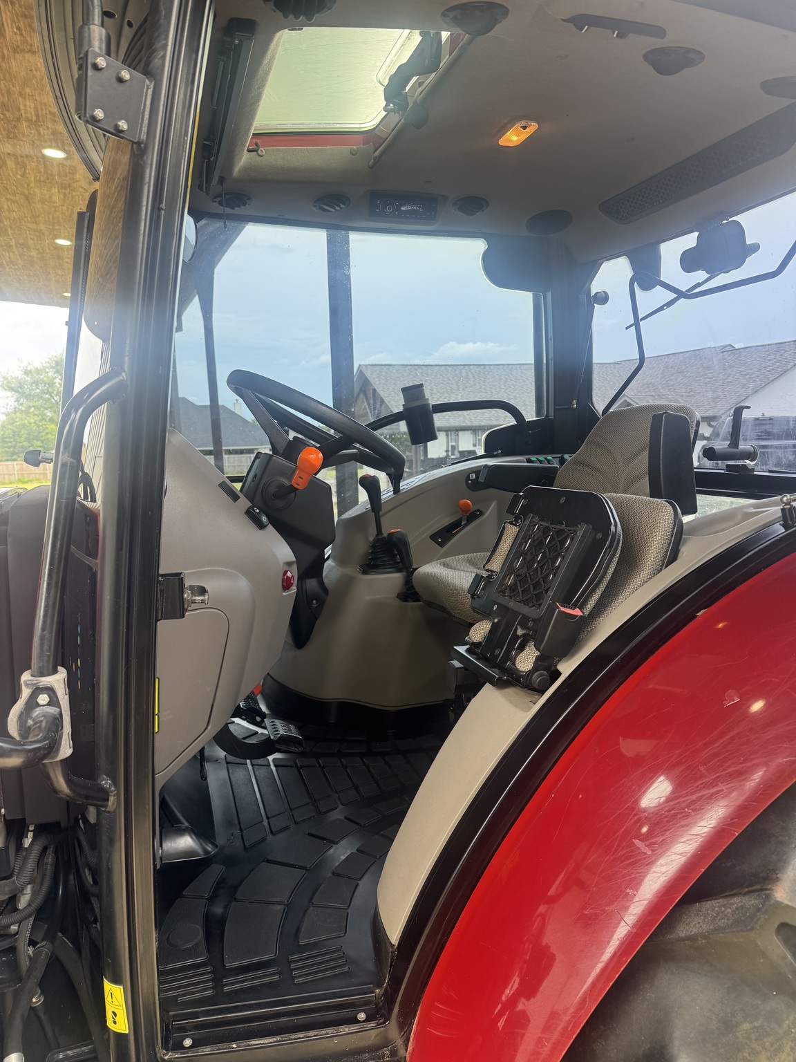 2019 Case IH Farmall 55A Image 9