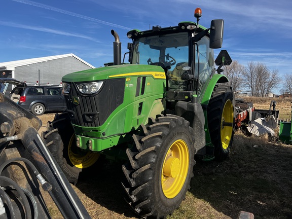  John Deere 6R 215