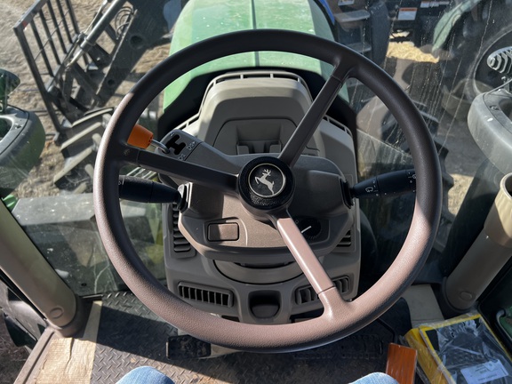 2025 John Deere 6R 215 - Photo22