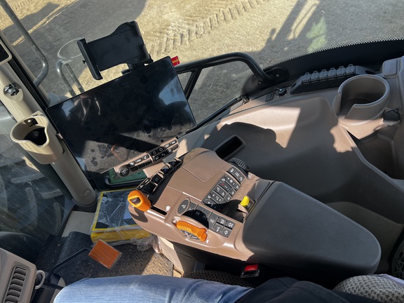 2025 John Deere 6R 215 - Photo26