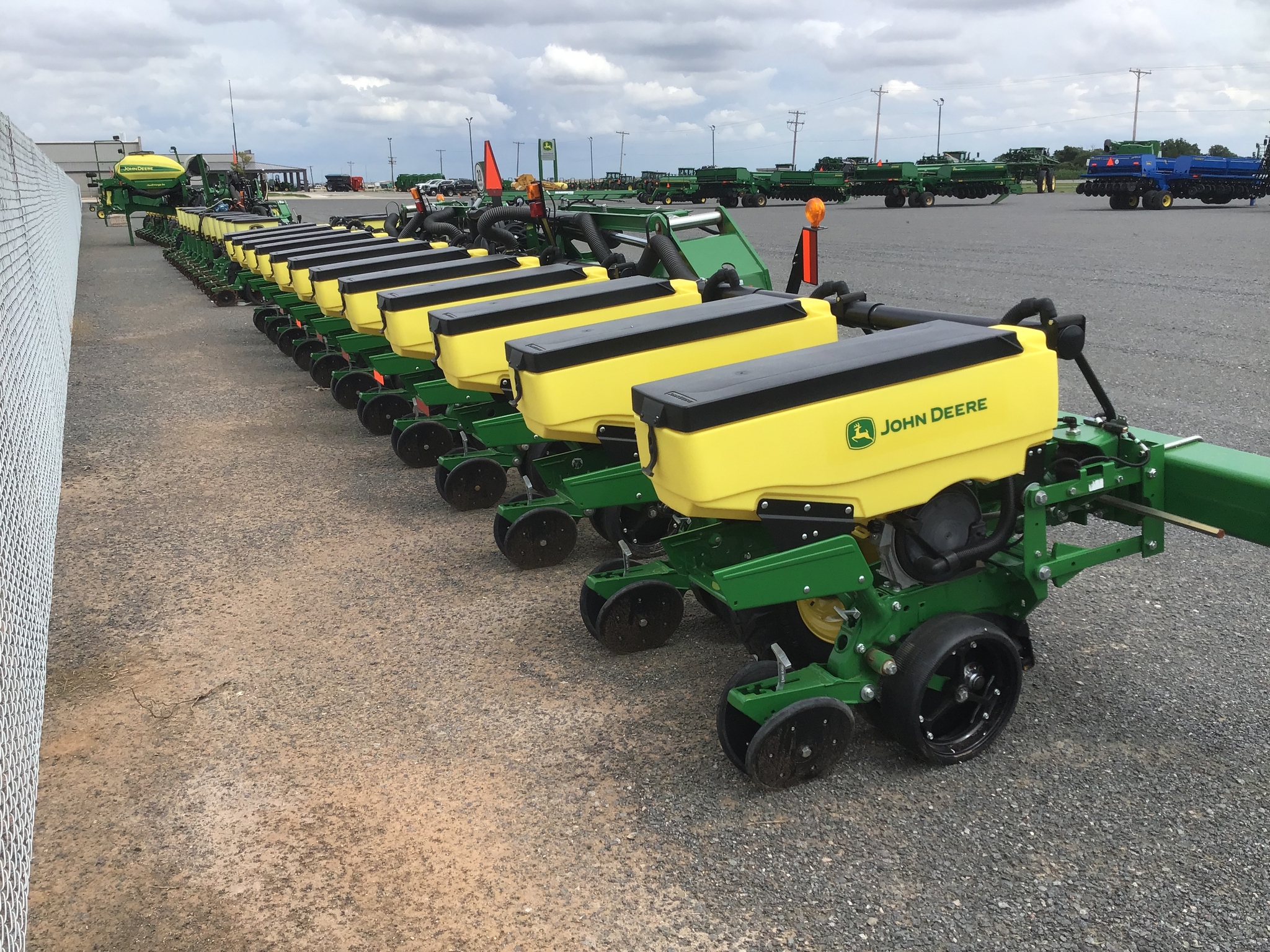 2024 John Deere 1725 Image 1