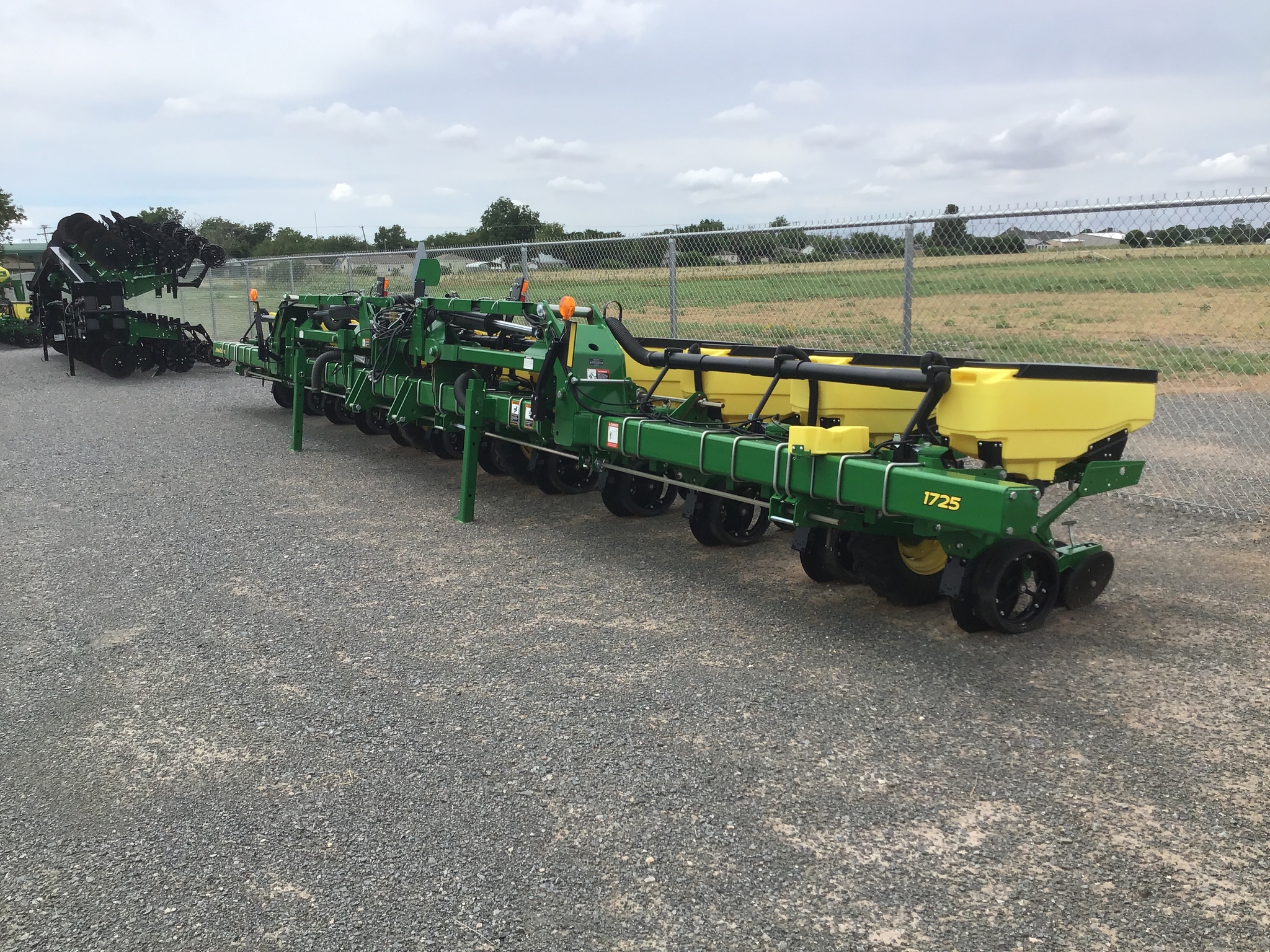 2024 John Deere 1725 Image 2