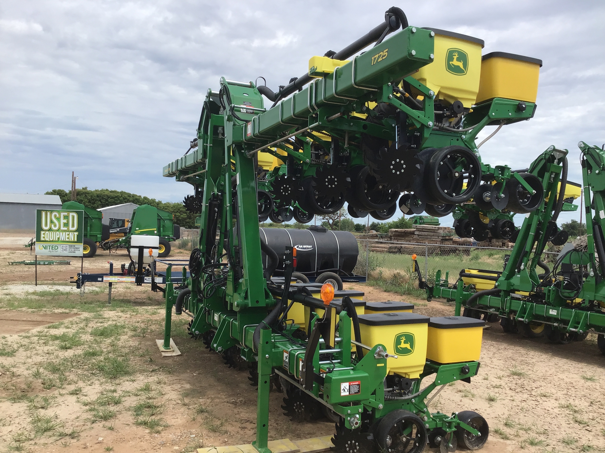 2024 John Deere 1725 Image 3