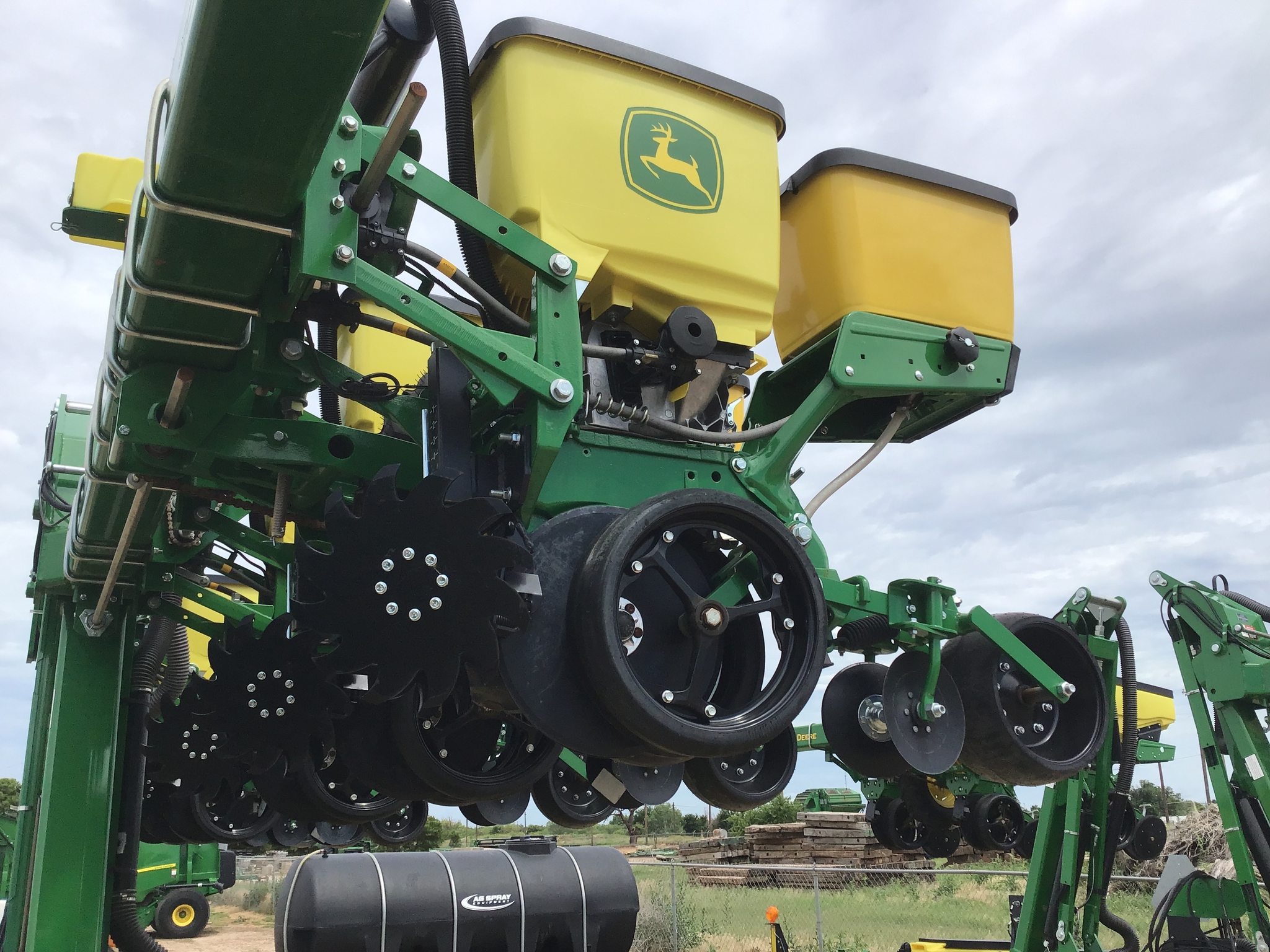 2024 John Deere 1725 Image 2