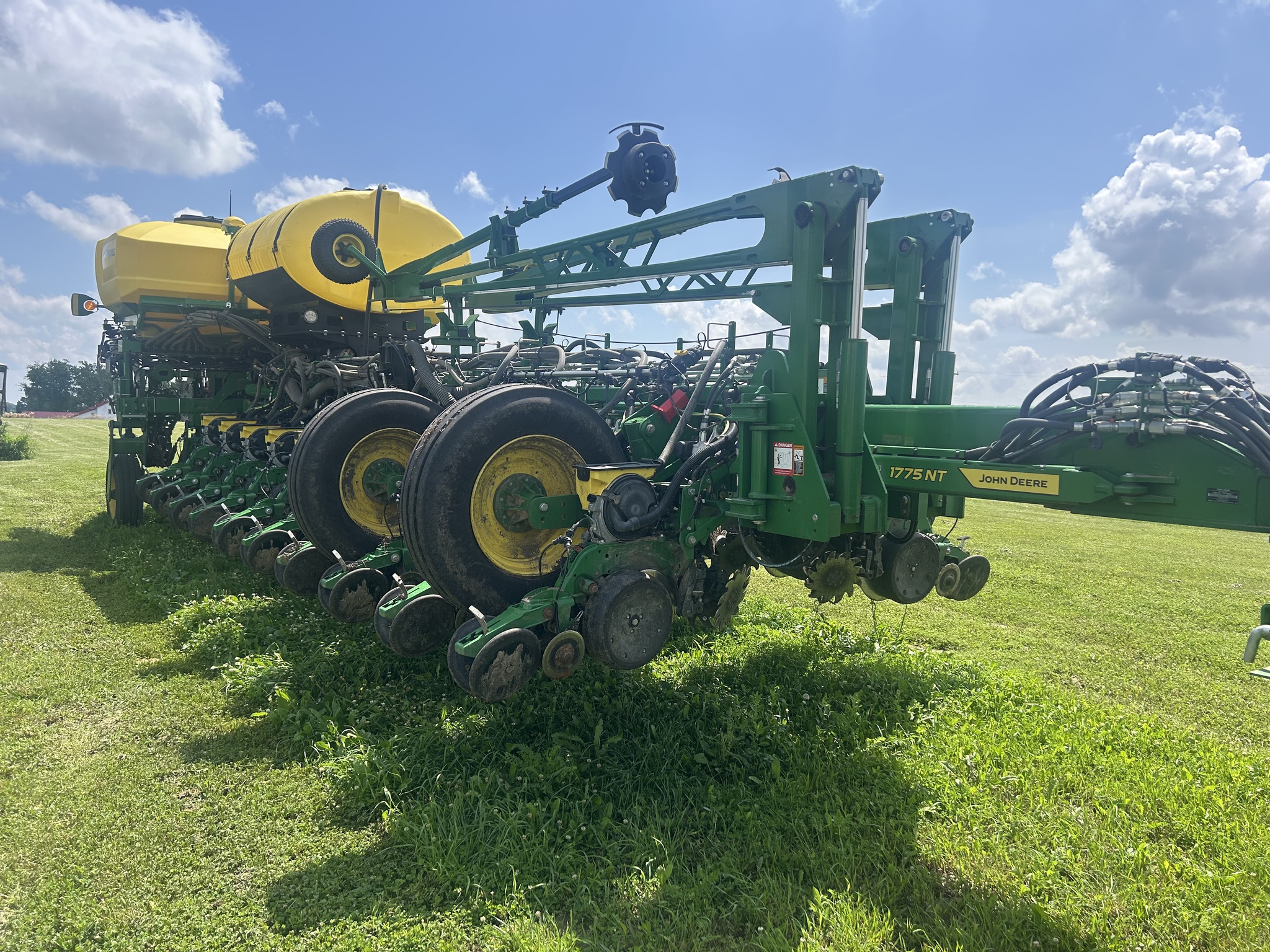2023 John Deere 1775NT Image 3