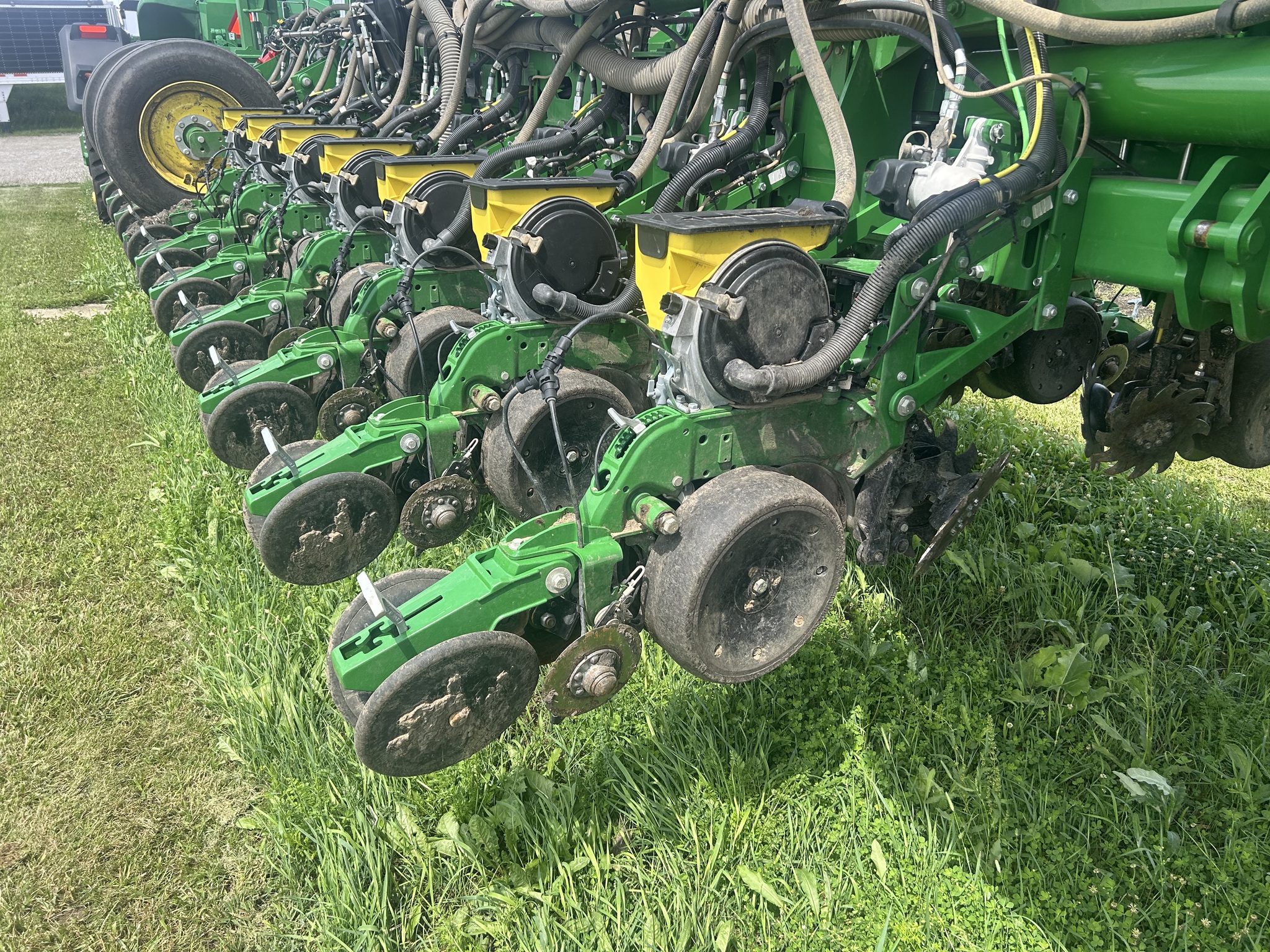 2023 John Deere 1775NT Image 8