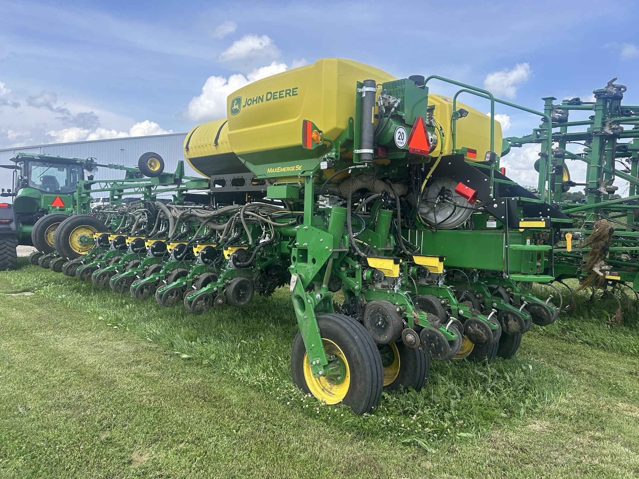 2023 John Deere 1775NT Image 7