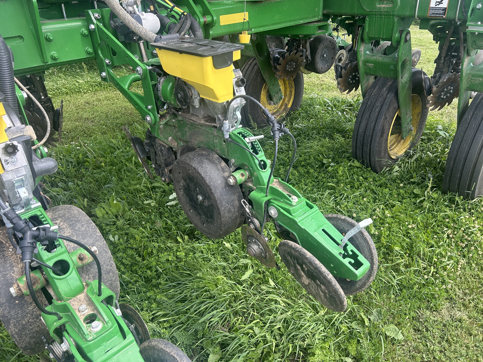 2023 John Deere 1775NT Image 9
