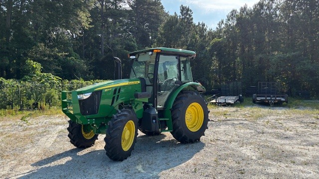 2025 John Deere 5100E Image 1
