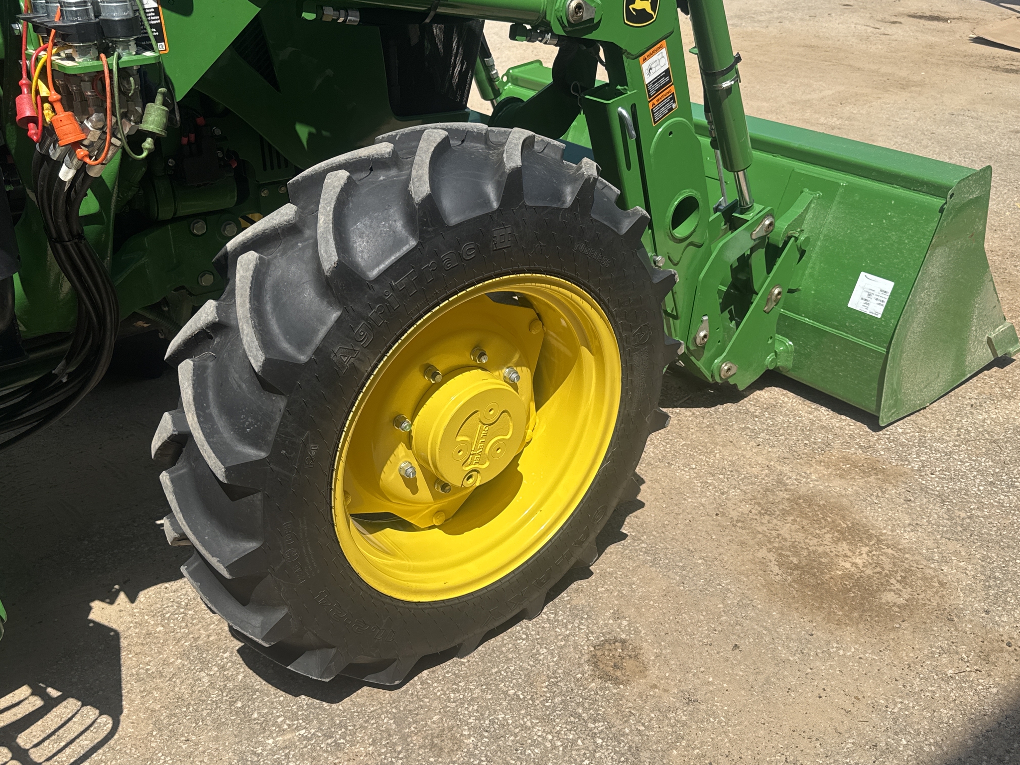 2024 John Deere 5075E Premium CAB Image 27