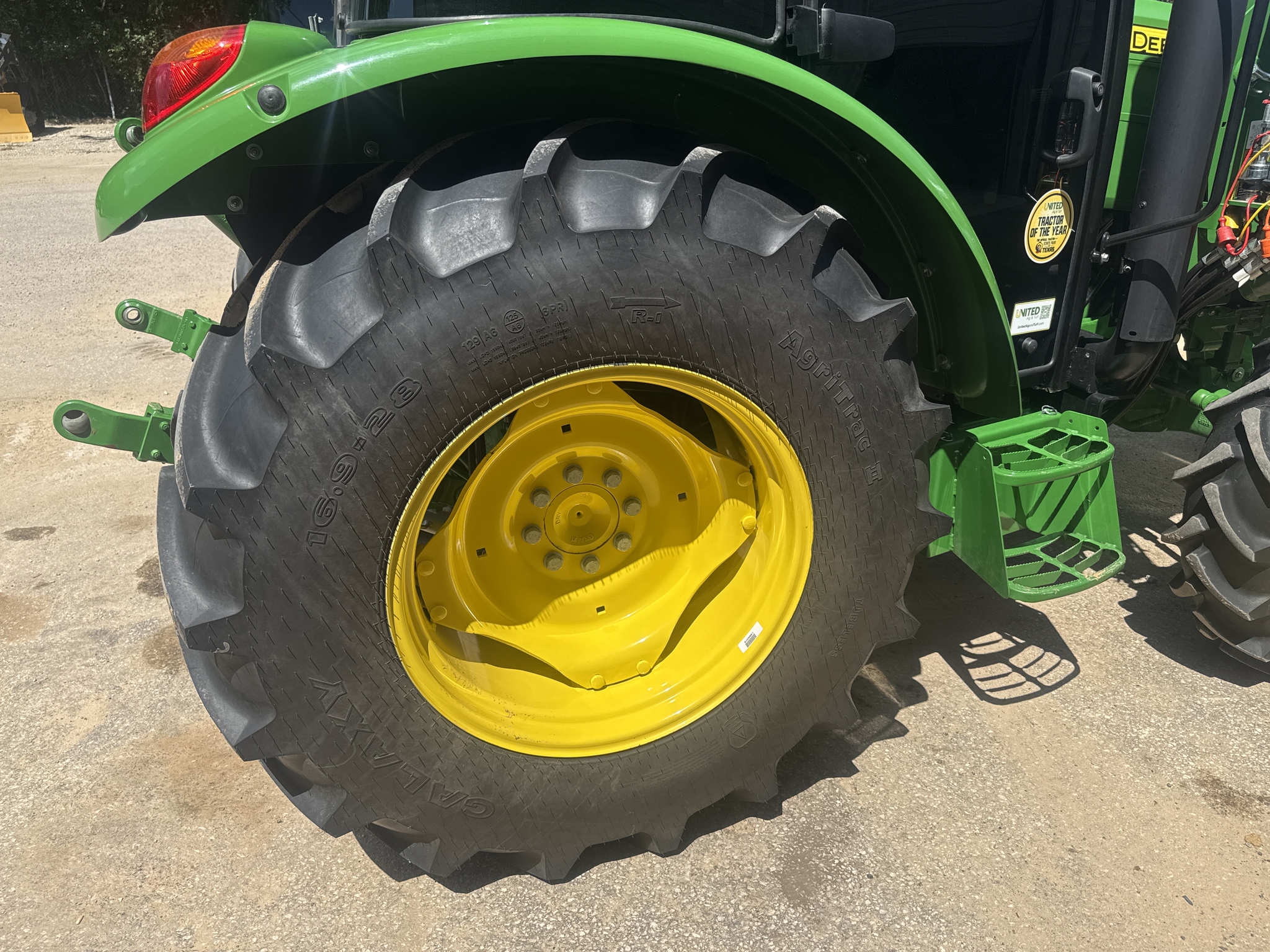 2024 John Deere 5075E Premium CAB Image 31