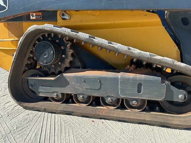 2022 John Deere 325G Image 6