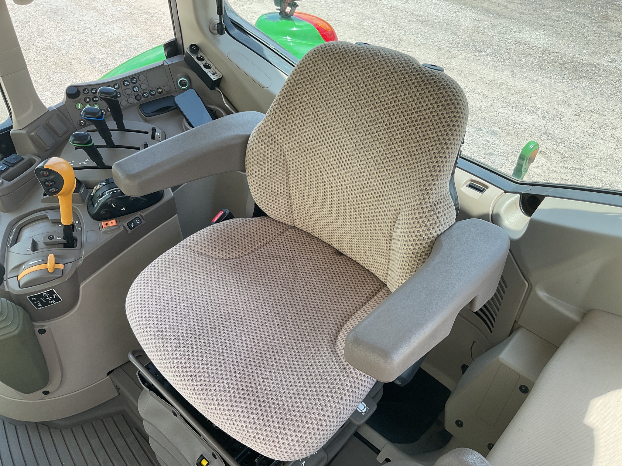 2022 John Deere 6155M Image 6
