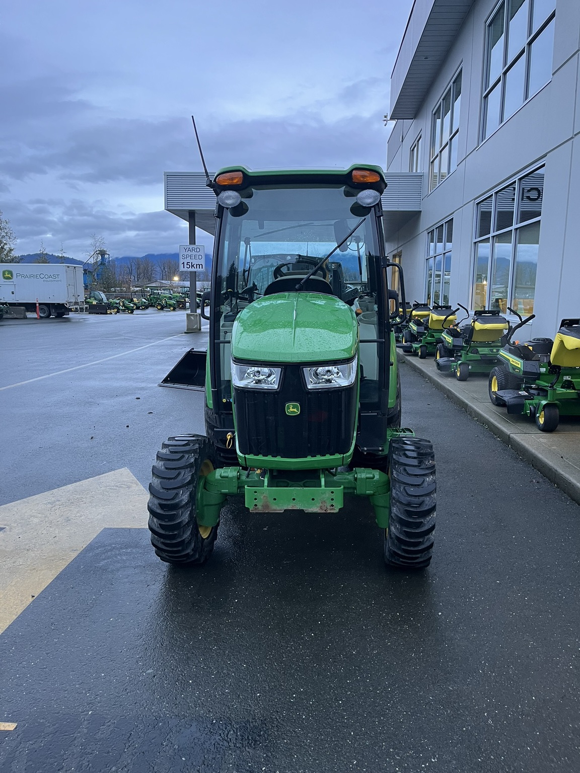 2023 John Deere 3046R Image 3