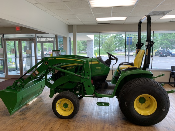 Photo of John Deere 3039R