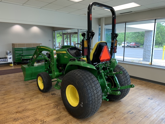 Photo of John Deere 3039R