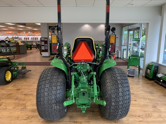 Photo of John Deere 3039R