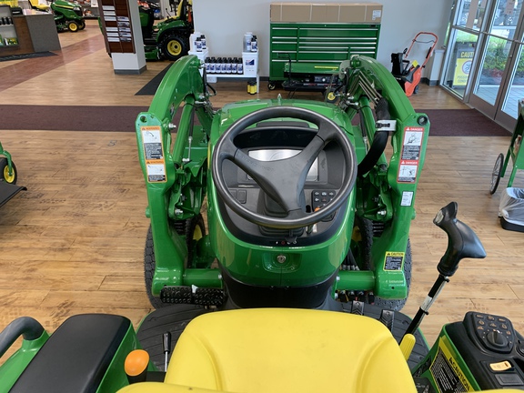 Photo of John Deere 3039R