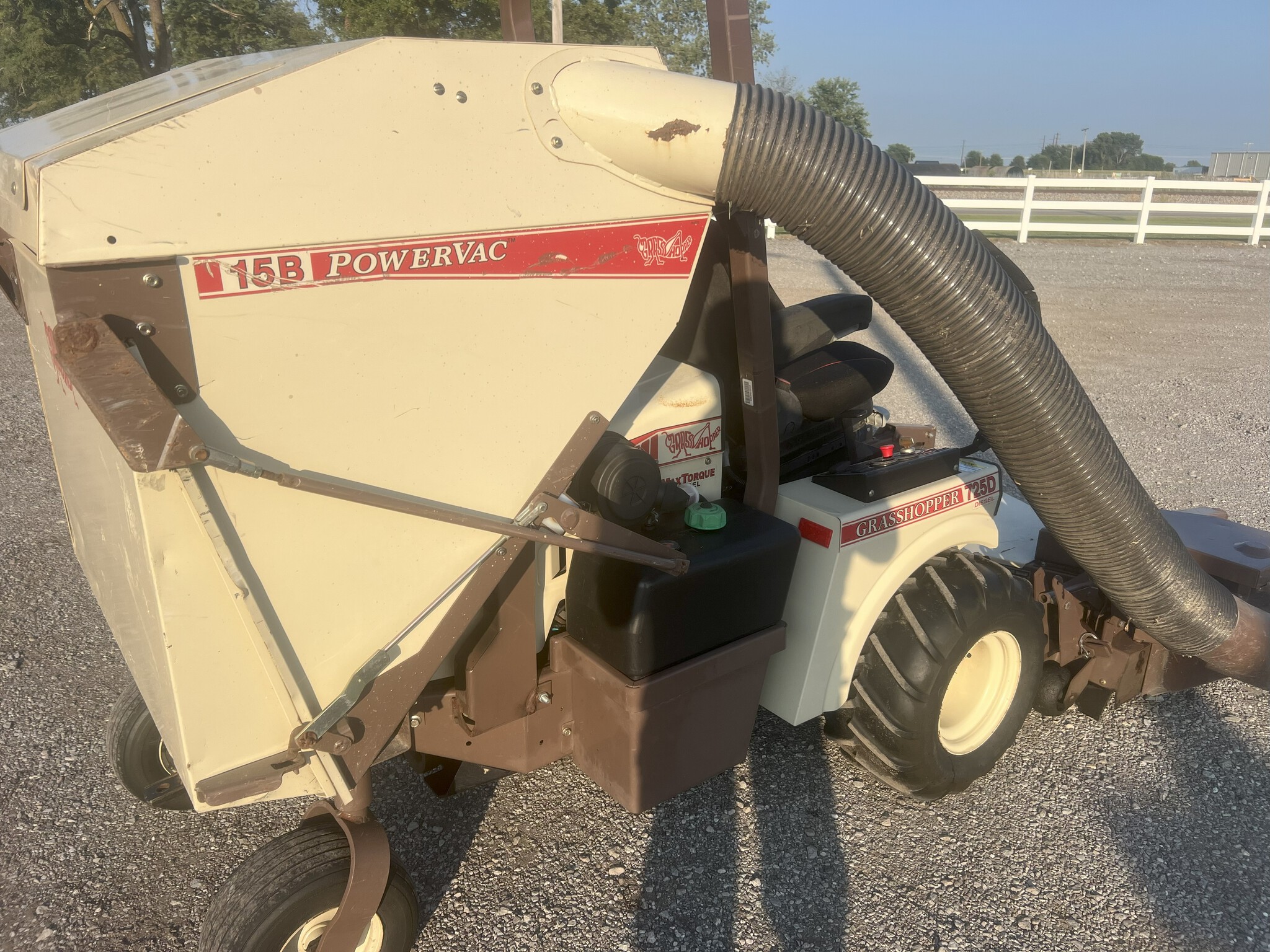 2018 Grasshopper 725DT Image 3