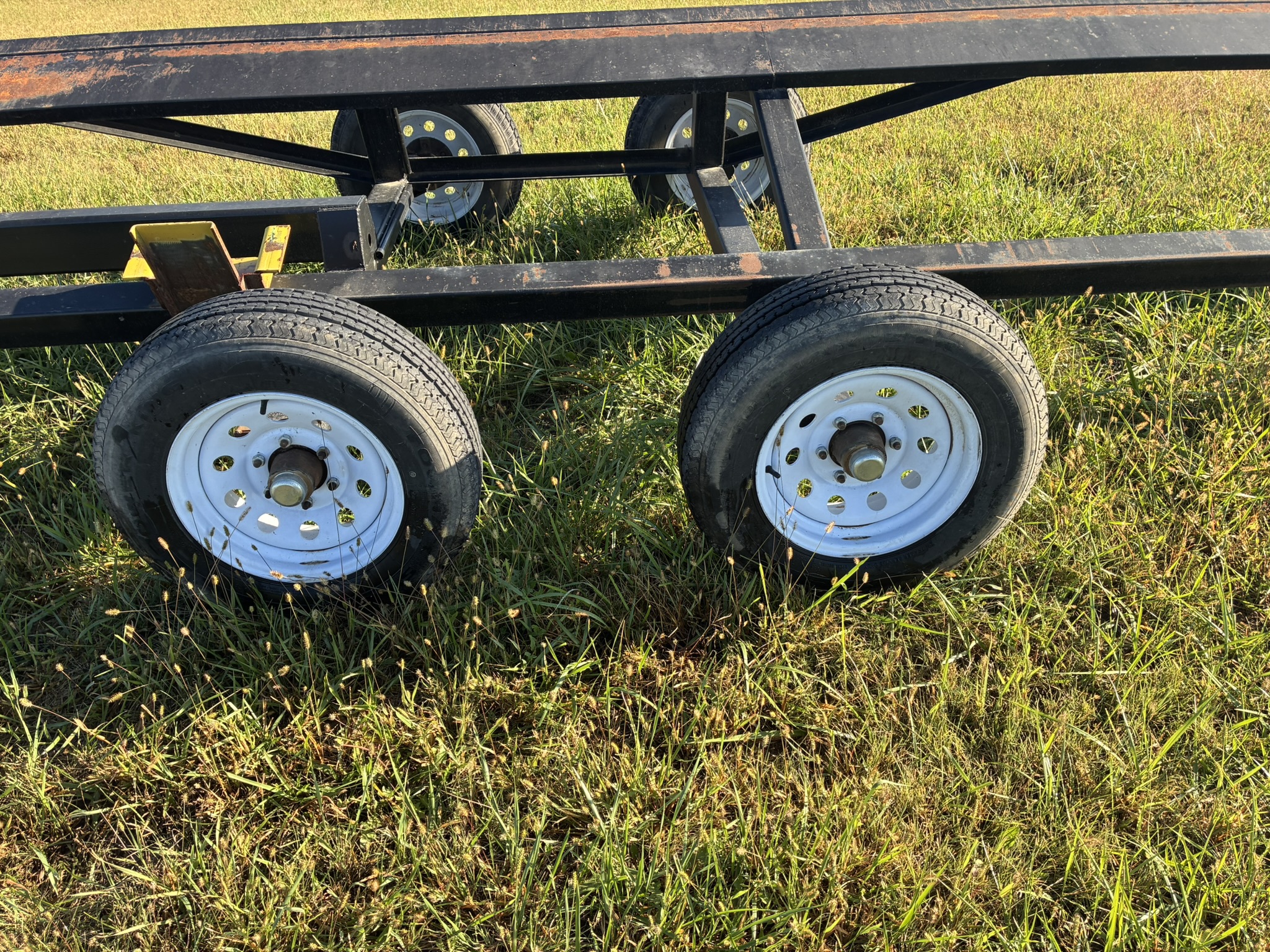 2015 B&B 40' Solid tandem axel Image 2