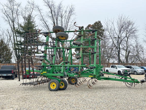 2008 John-Deere 2210