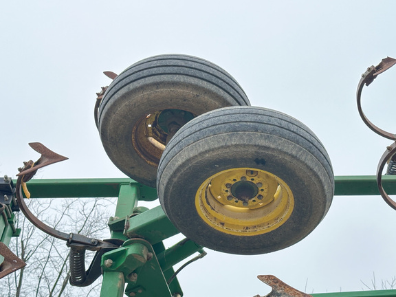 2008 John-Deere 2210