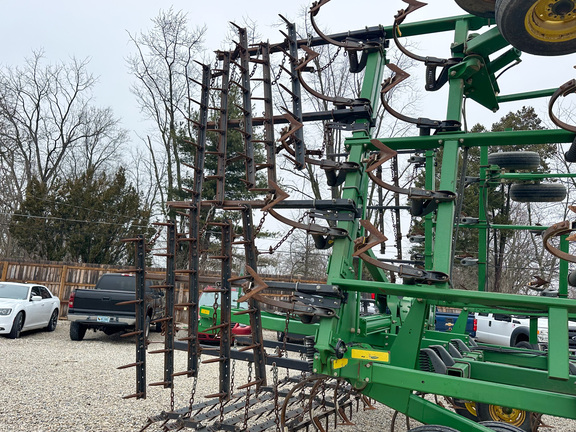 2008 John-Deere 2210