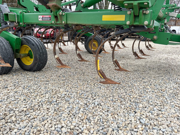 2008 John-Deere 2210