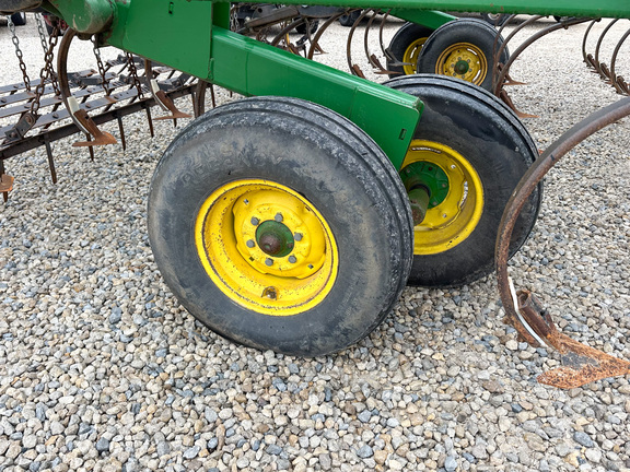 2008 John-Deere 2210