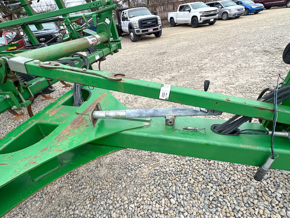 2008 John-Deere 2210