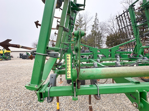 2008 John-Deere 2210