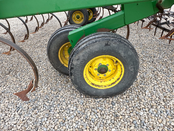 2008 John-Deere 2210