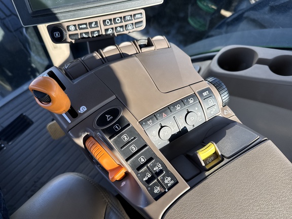 Used 2018 John Deere 8320R Row Crop Tractors at Horizon Ag & Turf in Lloydminster, AB - Photo15